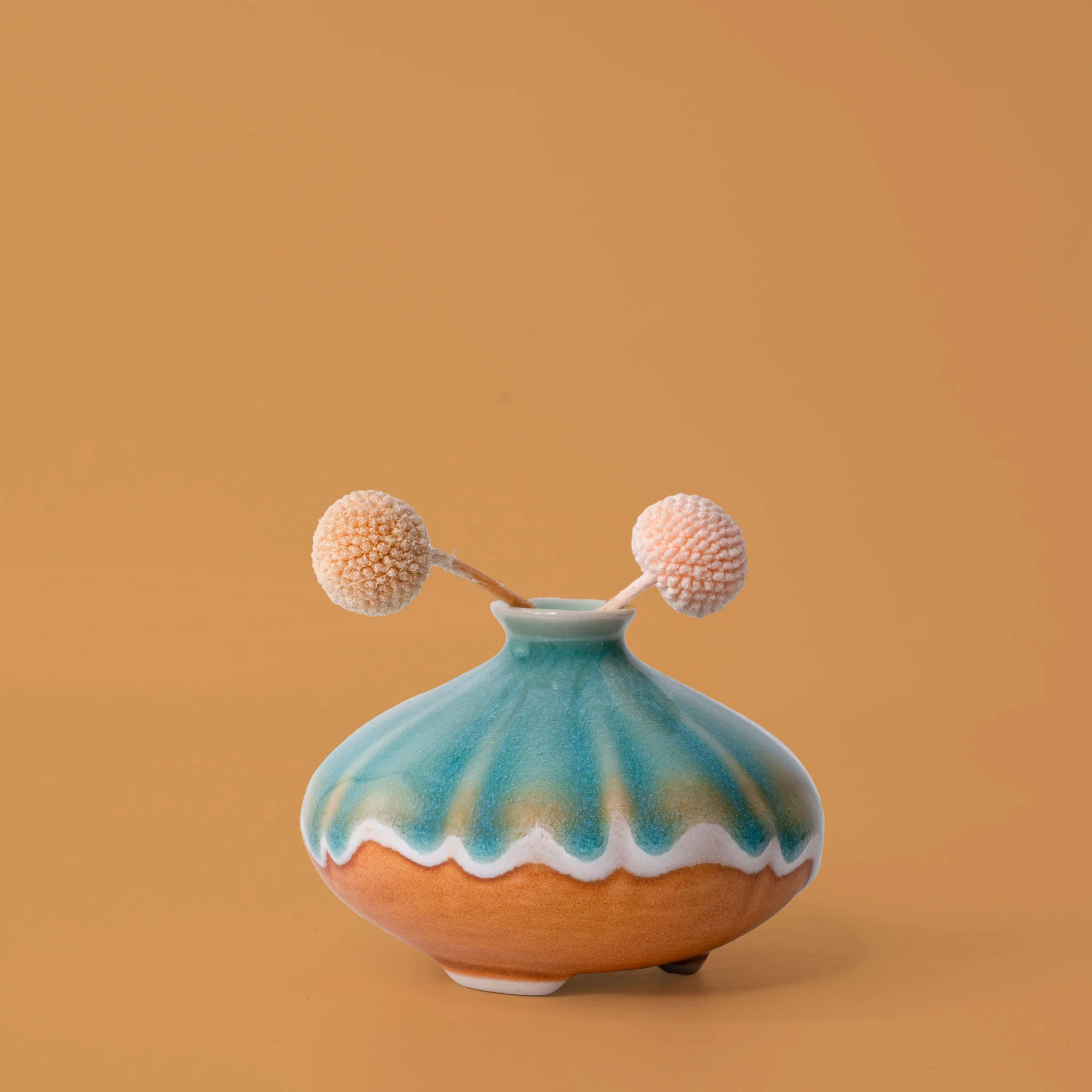 Shelly Ceramic Vase - Image 3